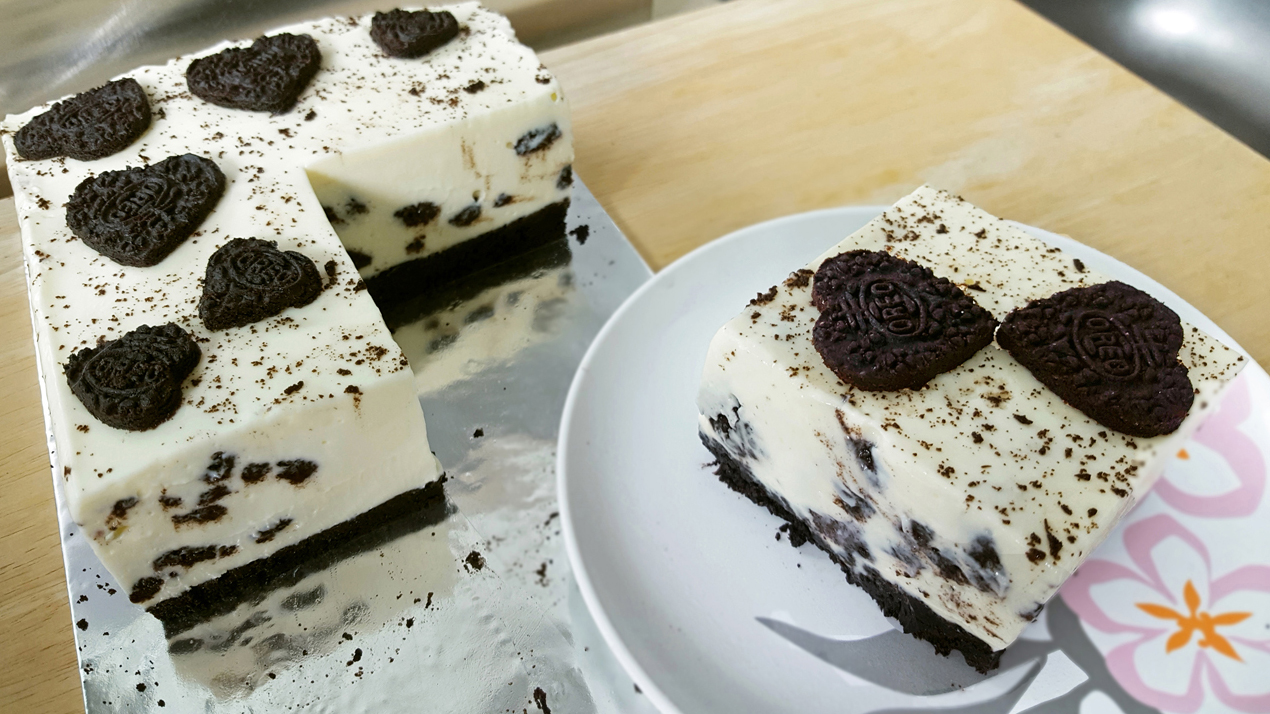 oreo cheesecake decorated with heart cookie cutouts