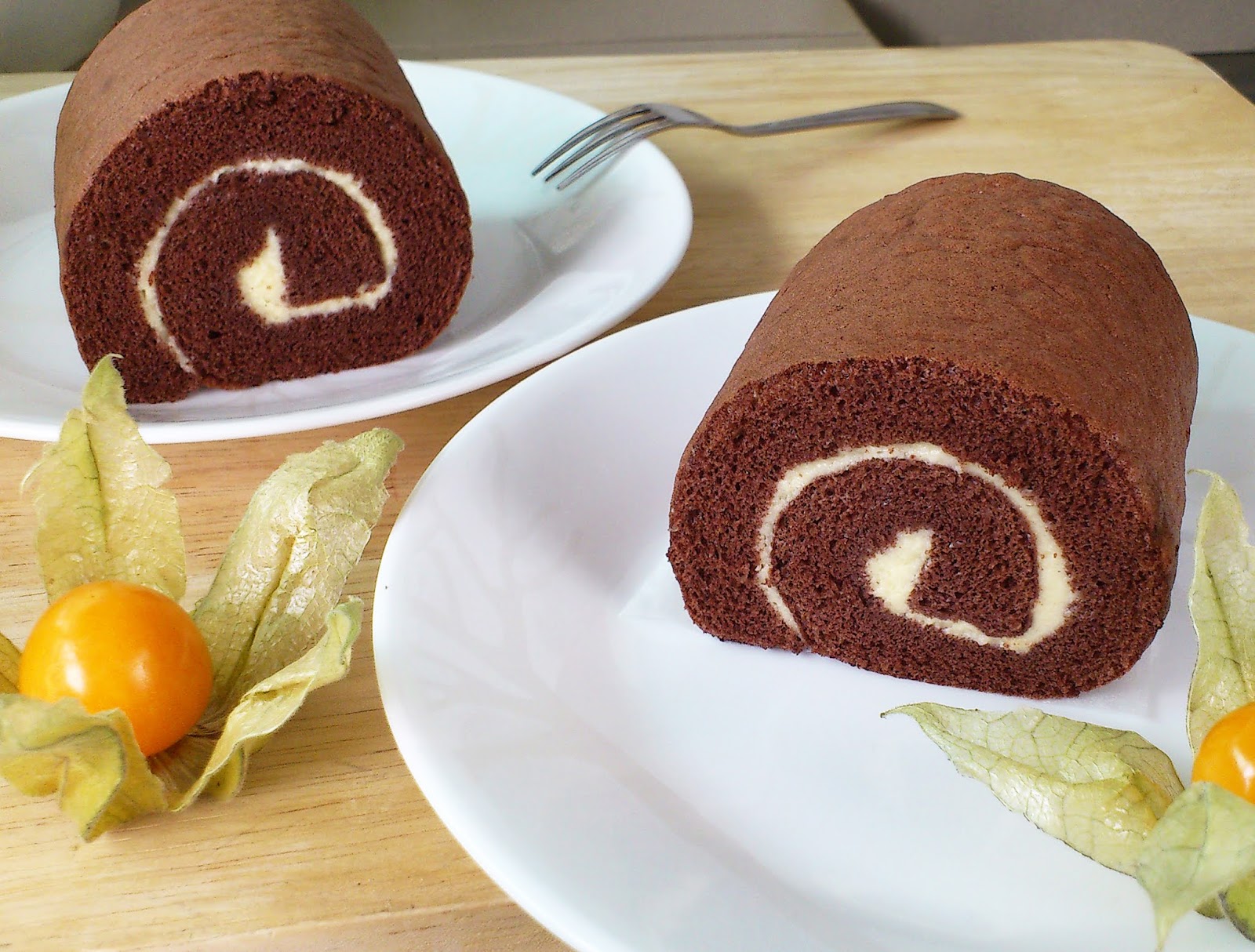 Strawberry and Orange Blossom Water Swiss Roll - Sisters Sans Gluten